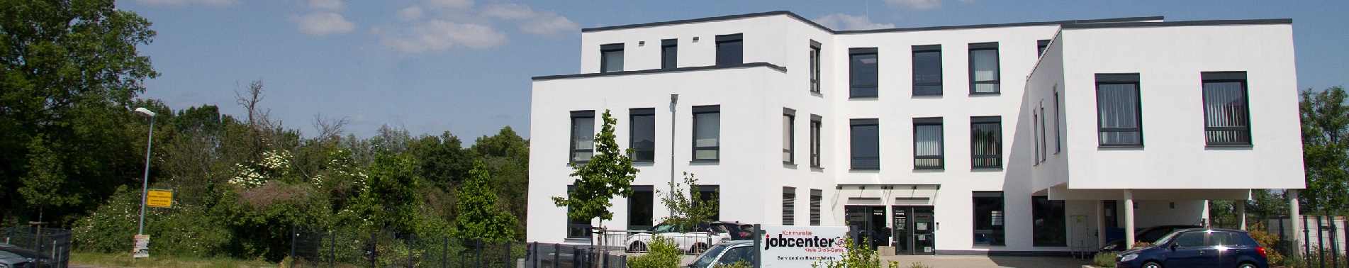 Exterior view of the Jobcenter building in Bischofsheim